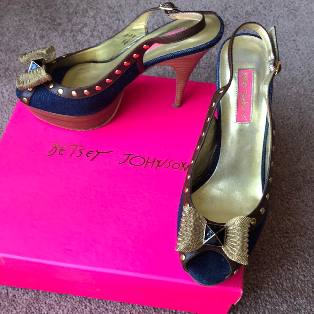 Shoes - Picture 2 of 3